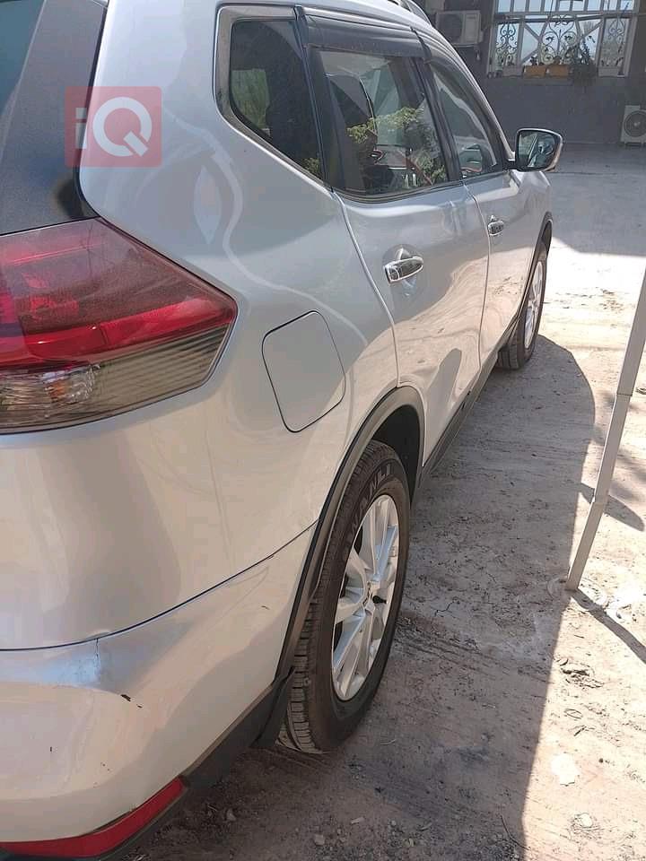 نيسان روج